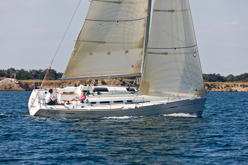 Regattayacht Charteryacht First 35 13